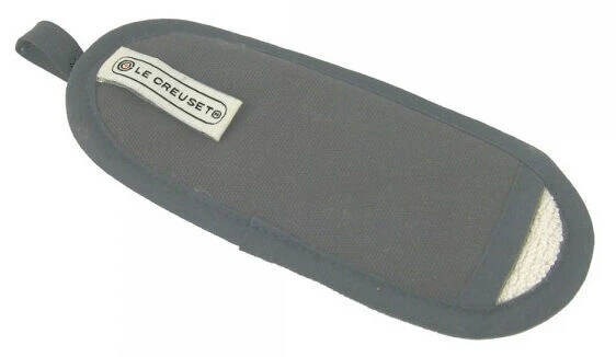 Le Creuset Steelgreep Hoes 18 X 8 Cm Textiel Mist Grey 3 Le Creuset Steelgreep Hoes 18 X 8 Cm Textiel Mist Grey