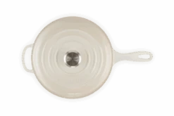 Le Creuset Signature Cassadou Braadpan ø 26 Cm Gietijzer Meringue 9 Le Creuset Signature Cassadou Braadpan ø 26 Cm Gietijzer Meringue -Keukengerei Verkoop lc 20200116 hl ps fs 21079267164430 004